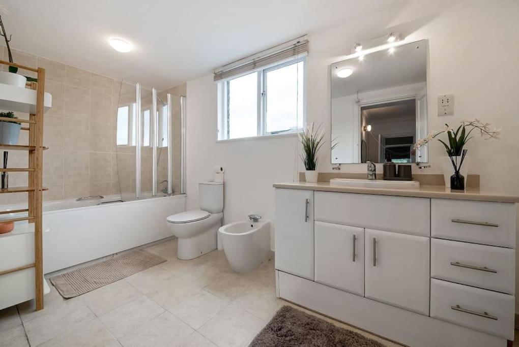 Knightsbridge Two Bed Apartment London Exterior foto