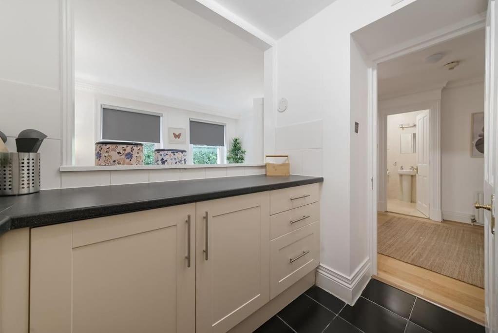 Knightsbridge Two Bed Apartment London Exterior foto
