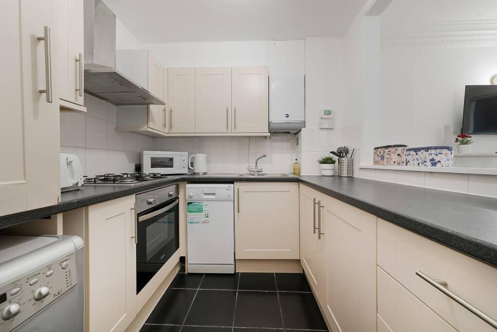 Knightsbridge Two Bed Apartment London Exterior foto