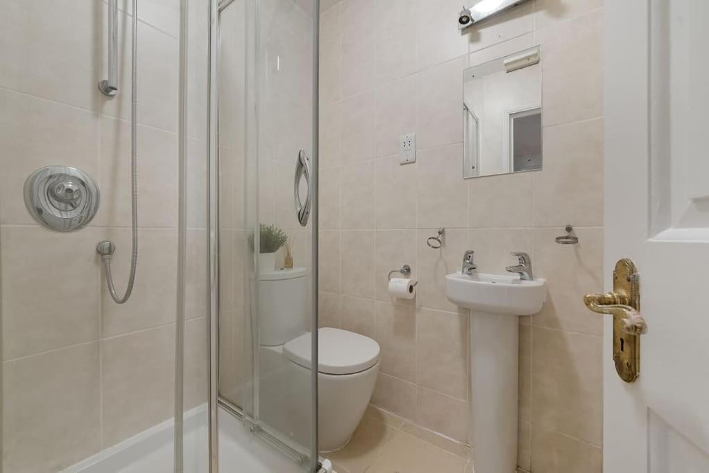 Knightsbridge Two Bed Apartment London Exterior foto
